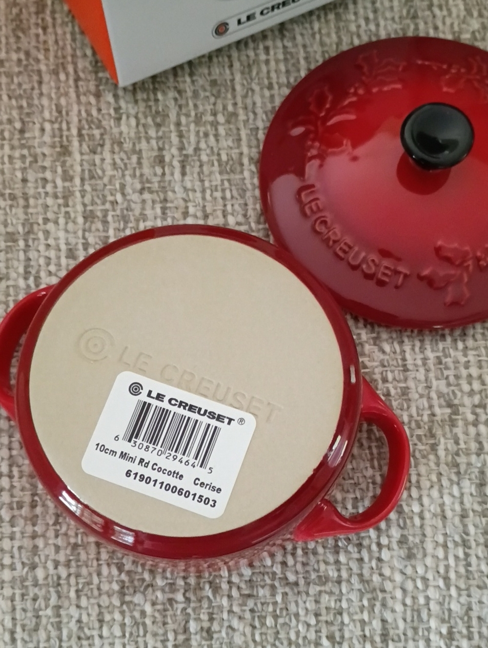 Le Creuset Holly Red Petite Round Casserole New In Box - Picture 7 of 7
